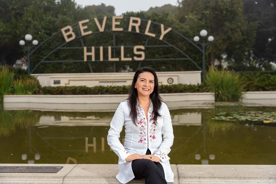 Beverly Hills: Photoshoot with Edited Images - Starting at the Beverly Hills Sign: the walk that keeps you on track