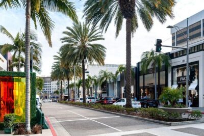 Hollywood, Beverly Hills and Celebrity Homes Open Air Van Tour - Getting started at the Hollywood Visitor Center (and why timing matters)