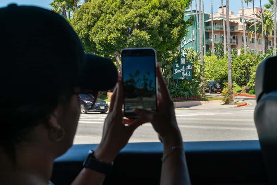 Los Angeles: Celebrity Homes and Hollywood Open-Air Bus Tour - What you’re really buying: Hollywood Hills views, not a movie studio